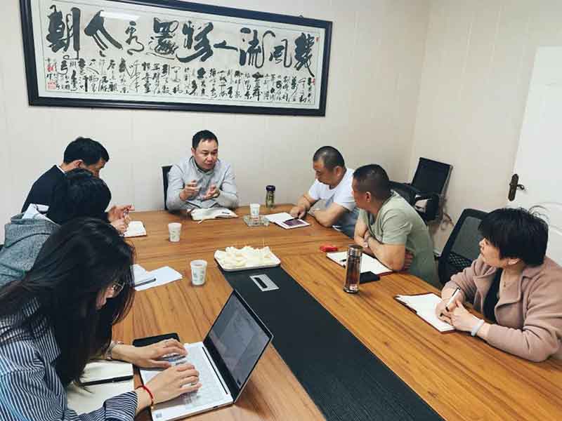 集团公司领导班子和江苏分厂管理人员进行了座谈。